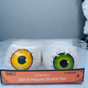 Halloween Spooky ceramic Salt And Pepper Shaker Eyeballs. New